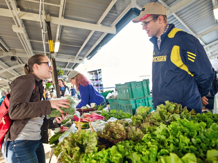 Two people talking at the farmer's market