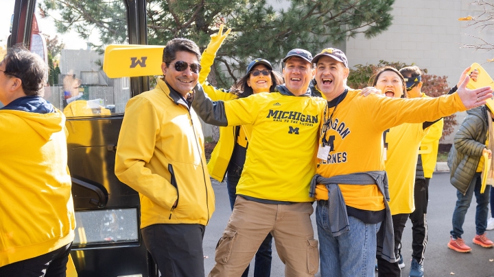 reunion 2022 alumni boarding bus to game